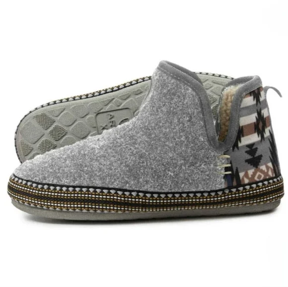Ariat "Bootie Slipper" Grey Southwestern Aztec Pattern | Women's Size 6.5 - 7 - Picture 1 of 12